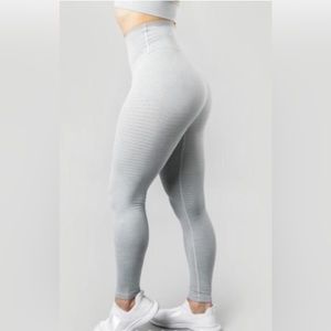 Alphalete Halo Leggings - Cloud Grey Used